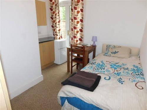 Spencer Inn Apartments Harrow Exteriör bild